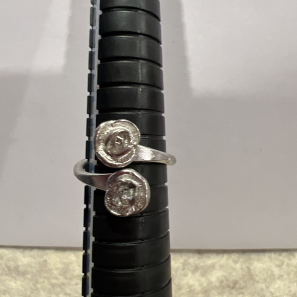 PRETTY SARAH COVENTRY SILVER TONE RING WITH ROSES - SIZE 6.5 - Picture 4 of 7